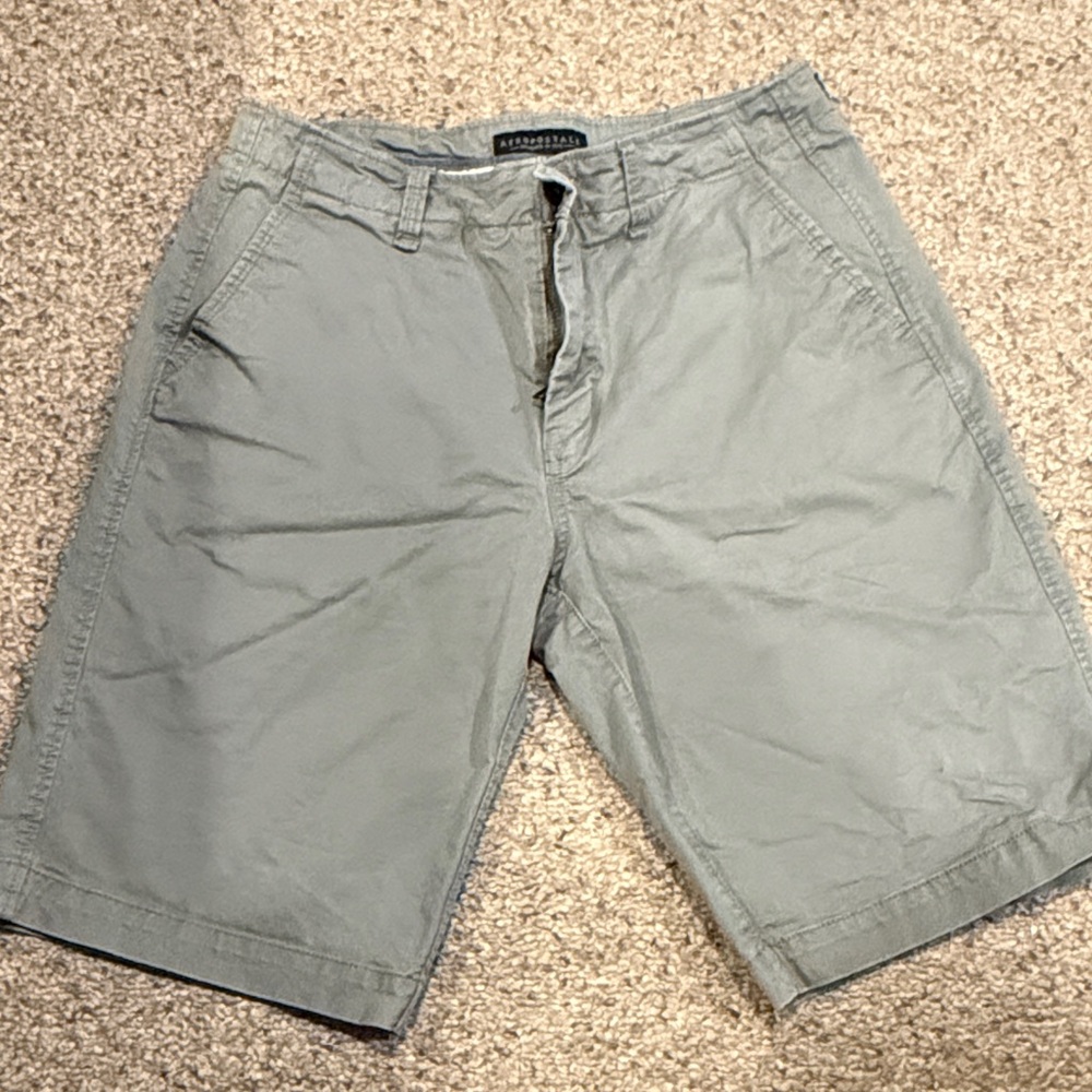 Aeropostale Men's Light Gray Flat Front Shorts size 30